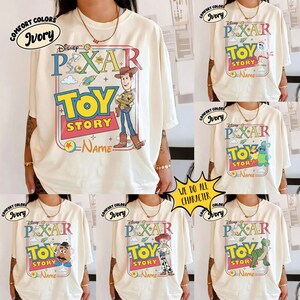 Peut inclure: Panneau en bois rustique avec l'inscription "Welcome to our home" en lettres blanches. Le panneau pr&eacute;sente une finition vieillie et un design simple et accueillant, id&eacute;al pour la d&eacute;coration de la porte d'entr&eacute;e.