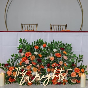 Marcador de pasillo para bodas, arreglo floral en el suelo, decoración de barril de whisky, arco de suelo blanco y naranja, burdeos, marfil, terracota, melocotón quemado