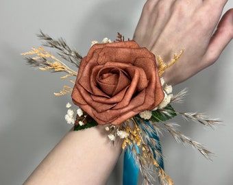 Rust Corsage Boda Novio Terracota Corsage Mamá Corsage Canela Corsage Naranja Boho Bebé Aliento Pampas Hierba Flores Artificiales