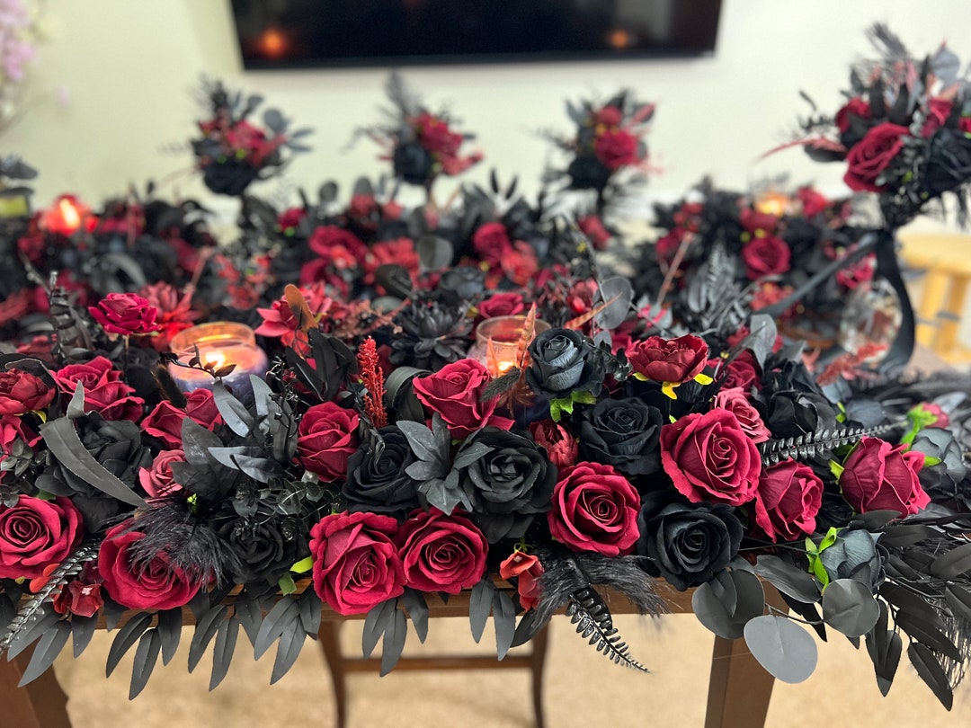 Composizione Floreale Gotica Di Halloween Con Fiori Neri Artificiali E Vaso In Legno, Centrotavola Elegante Per Hotel, Dormitorio, Ufficio O Casa, Dimensione 22x10,5x10,5 Cm
