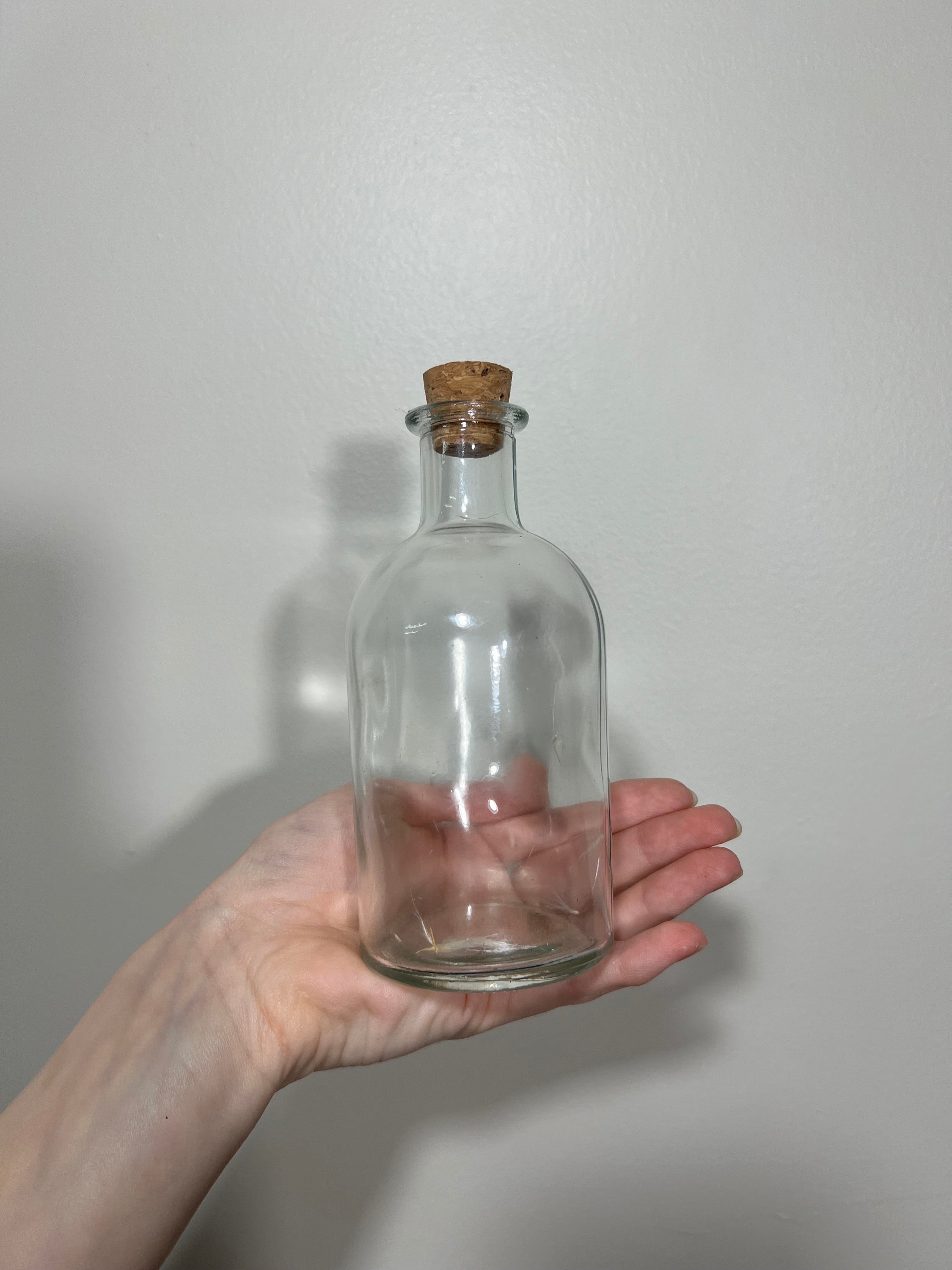 CulnCraz 50 mini bottiglie in vetro da 20 ml con tappo in sughero, piccoli barattoli di vetro con etichette e cordoncino, mini fiale per decorazione, festa di nozze, artigianato artistico, bomboniere