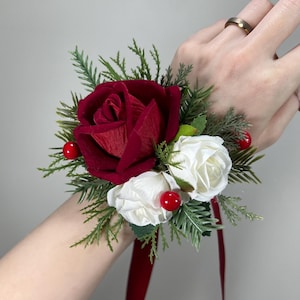 Christmas Corsage Wedding Red White Corsage Mom Dark Red Corsage Winter Red Berries Corsage Bridesmaids Pine Tree Boutonnière