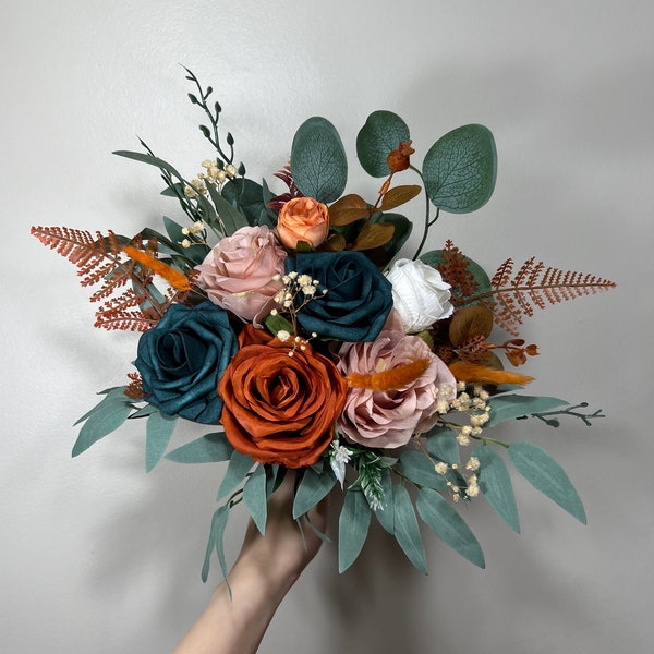 Hochzeit-Blumenstrauß in dunklem Blaugrün, Rost-Terrakotta, Brautstrauß, staubige Rose, Brautjungfern, gebranntes Orange, Blumenstrauß, blaugrüner Terrakotta-Kunstblumenstrauß