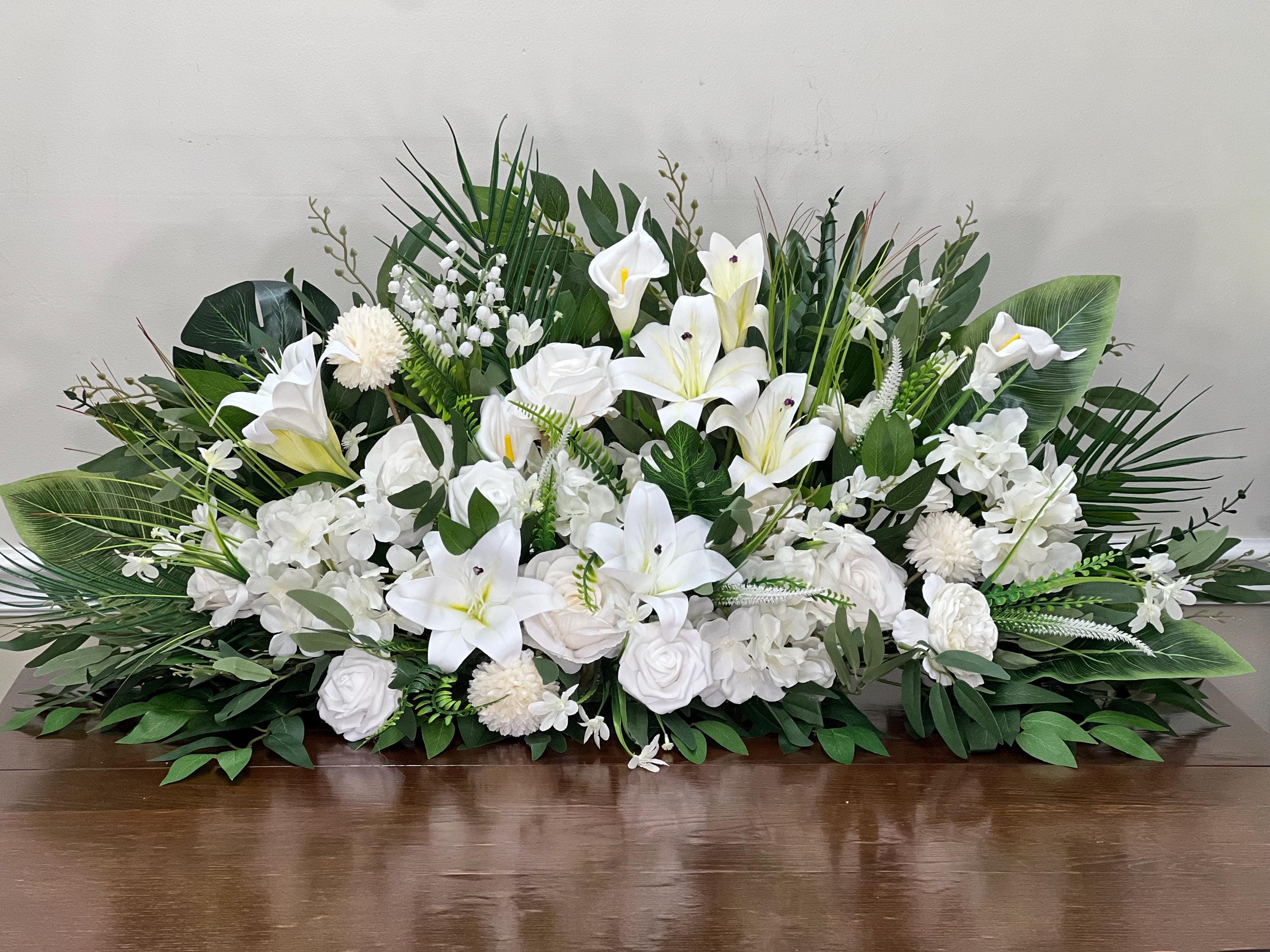 Centro de mesa blanco para boda, centro de mesa con lirios, arreglo de  altar, arreglo de piso blanco, decoración de pasillo, iglesia, lirio de  cala blanco de primavera, marfil - Etsy México, image size:3000x2250
