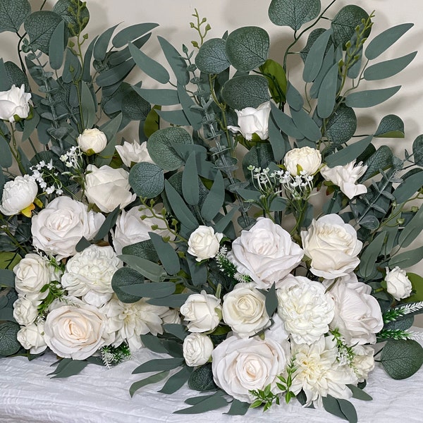 Juego de 2 flores de pasillo, marcador de pasillo blanco, arco de suelo, boda, suelo de marfil, barril, arreglo de whisky, arco de suelo de flores, blanco