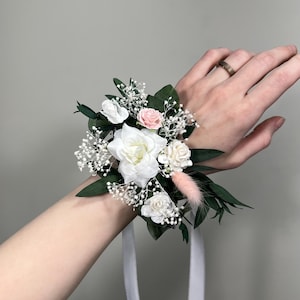 White Corsage Wedding Eucalyptus Corsage Wrist Corsage Bridesmaids White Blush Mom Corsage Pink Baby Breath Accessories Artificial Flower