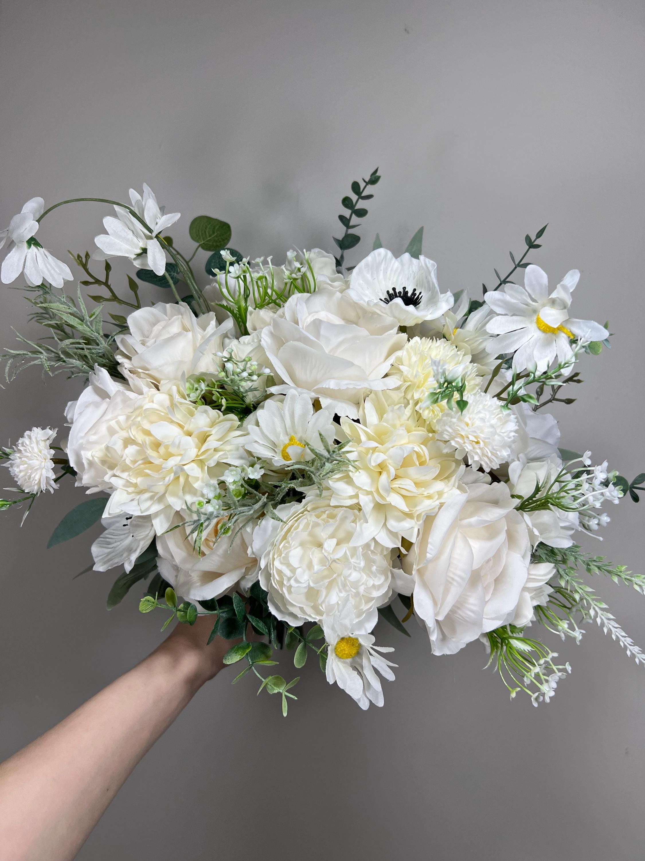 売約済み　帯留め〈Bouquet・オフWhite・盛り〉 楽天市場】T.O.D/ KI.RI.E＋ 帯留【花見酒福】 | 帯留め おびどめ