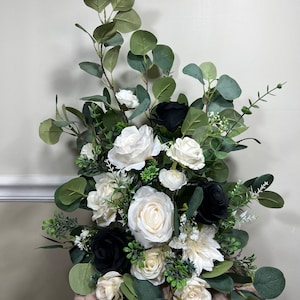 Wedding Aisle Marker Flower Floor Arrangement Whiskey Barrel Décor Black Ground Arch Ivory