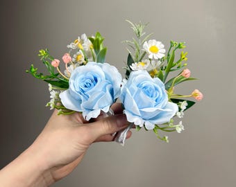 Blaue Ansteckblume für den Bräutigam, staubblaue Ansteckblumen für die Trauzeugen, hellblaue Ansteckblume für den Bräutigam, Wildblumen, Kamille, künstliche Blumen