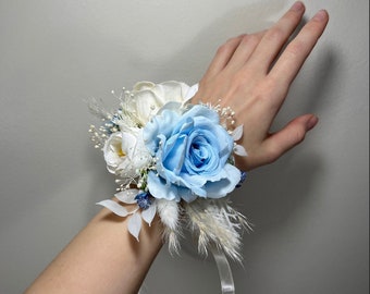 Hochzeit Blaue Corsage Weiß Boho Hochzeit Handgelenk Corsage Brautjungfern Dekor Staubblau Elfenbein Corsage Zubehör Mama Corsage Künstliche Blumen