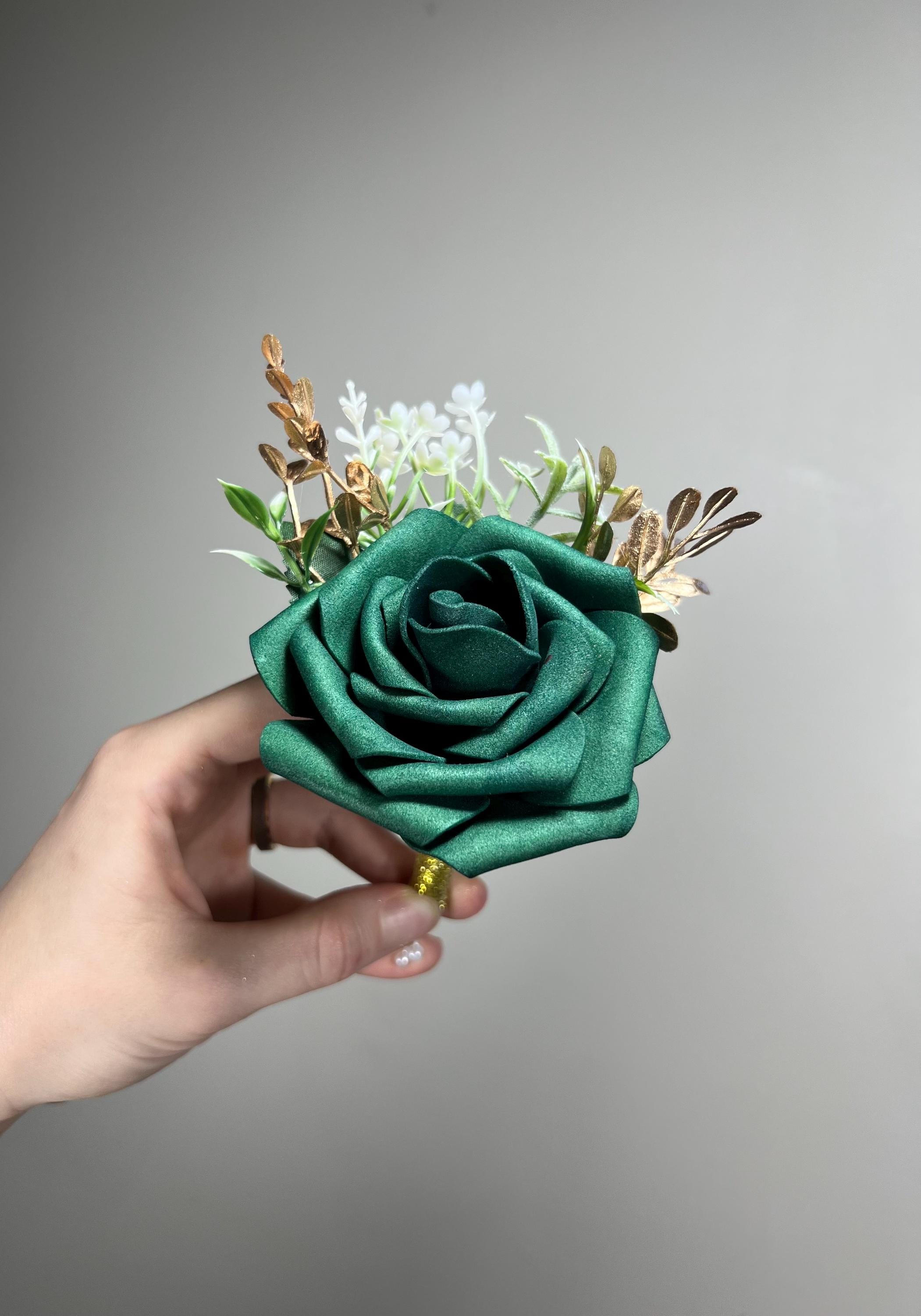 boutonniere for green dress _condition-new-with-tags