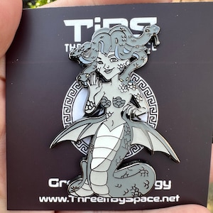 Griechische Mythologie Beast Serie “Gorgon Medusa” Emaille Pin (Stein Variante)