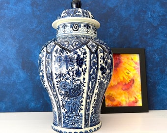 12.6 Vintage Delft jar, Delft vase from Holland, Large Delft ginger jar, Delftware vase, famous ceramic lidded vase from The Netherlands