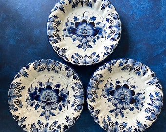 Antique Delft wall plates, hand-painted Delft blue plates, Set of 3, Made in Holland, Delft chargers, Floral Decor