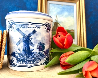 Vintage Delft bonbonniere, Delft biscuit jar, Dutch canister, Delft blue biscuit jar, stroopwafel box, made in Holland