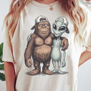Bigfoot and UFO Png, Funny Alien Encounter Png, Funny Bigfoot And UFO Png, Alien Png