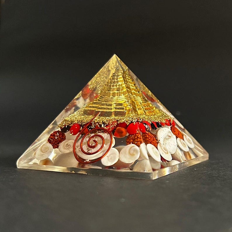 Shells Pyramid Laxmi Pyramid | Shree Yantra for Wealth & Prosperity | Vastu Crystal ...