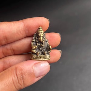 Brass Ganesha Idol for Gift Good Luck Ganesha Statue for Car Dashboard Table Decor Ganpati for Housewarming, Office Diwali Gift Brass Ganesh