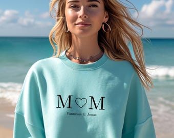 Mom T-shirt personalized with name and year, mom T-shirt gift, expectant mom announcement, Mother's Day, mother sweater