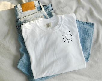 T-shirt minimaliste du soleil | T-shirt Soleils | T-shirt d'été | Chemise Boho minimaliste | Chemise céleste | chemise de déclaration | Unisexe