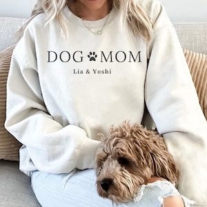 Dog Mom Sweatshirt personalisiert, T-Shirt mit Hundename, Hundebesitzer personalisiertes Geschenk, Haustier Liebhaber, Hunde Mama Pulli