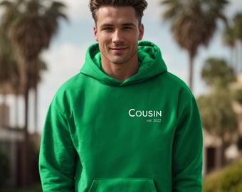 Cousin Hoodie personalisiert mit Name und Jahreszahl, Cousin T-Shirt Geschenk, werdender Cousin Ankündigung, Cooles Cousin Sweatshirt