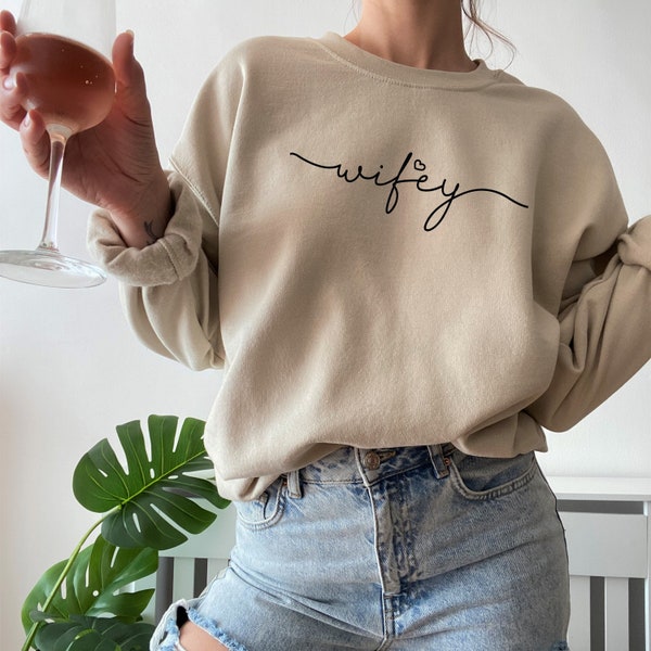 Minimalistisches Wifey Sweatshirt, Verlobungsgeschenk, Flitterwochen, Hochzeitsgeschenk, JGA Sweater, Braut Hoodie, Junggesellinnenabschied