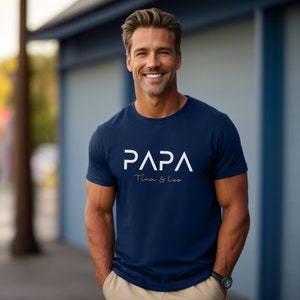 Papa T-Shirt personalisiert mit Name, Vater Hoodie Geschenk, werdender Papa Ankündigung, Vatertag, Cooles Papa Sweatshirt, bester Papa Bild 2