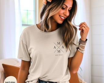 Personalized mom t-shirt with name and year, mom t-shirt gift, expectant mother announcement, Mother's Day, mom sweater