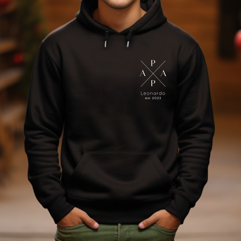 Papa Hoodie personalisiert mit Name und Jahreszahl, Vater T-Shirt Geschenk, werdender Papa Ankündigung, Vatertag, Cooles Papa Sweatshirt Bild 2