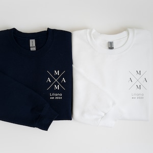 Sweat à capuche maman personnalisé avec nom et année, cadeau t-shirt maman, annonce future maman, fête des mères, pull maman image 2