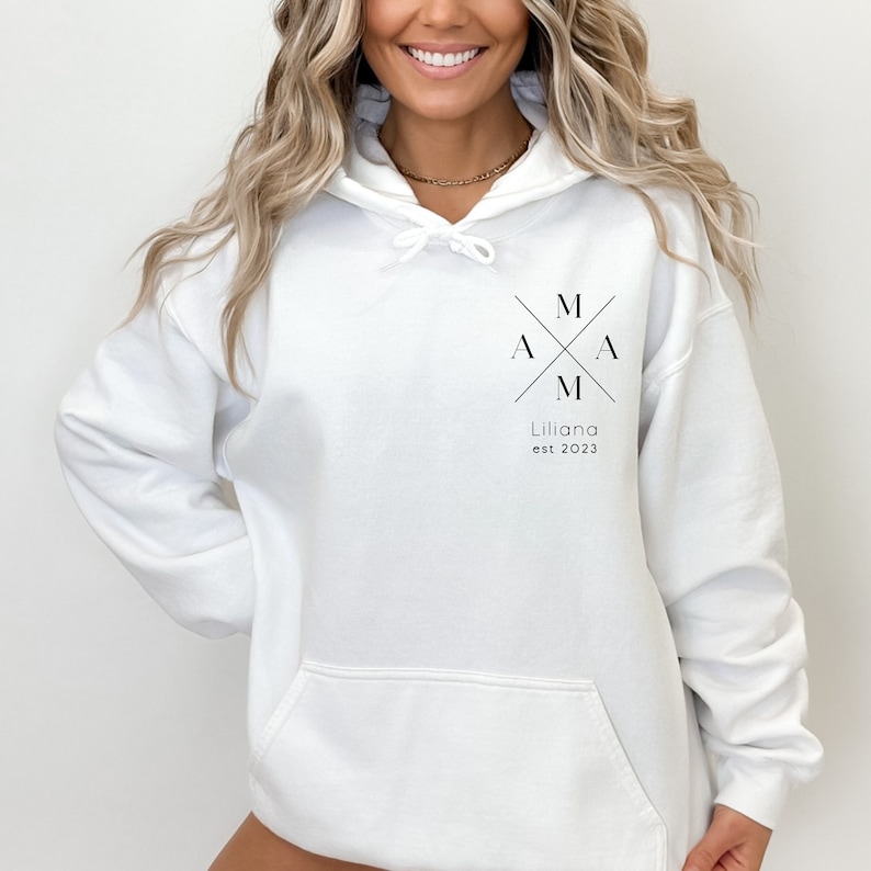 Mama Hoodie personalisiert mit Name und Jahreszahl, Mama T-Shirt Geschenk, werdende Mama Ankündigung, Muttertag, Mutter Pullover Bild 1