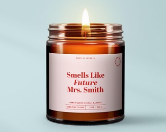 Vela "Huele a futura Sra." El mejor regalo de boda para la novia - Vela personalizada para la decoración de la despedida de soltera o regalo de compromiso - Decoración de boda