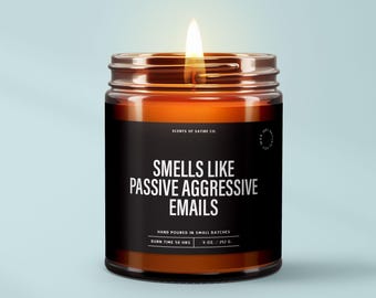 Vela con aroma a correos electrónicos pasivo-agresivos - Ideas de regalos divertidos para compañeros de trabajo o mejores amigos ~ Velas de cera de soja