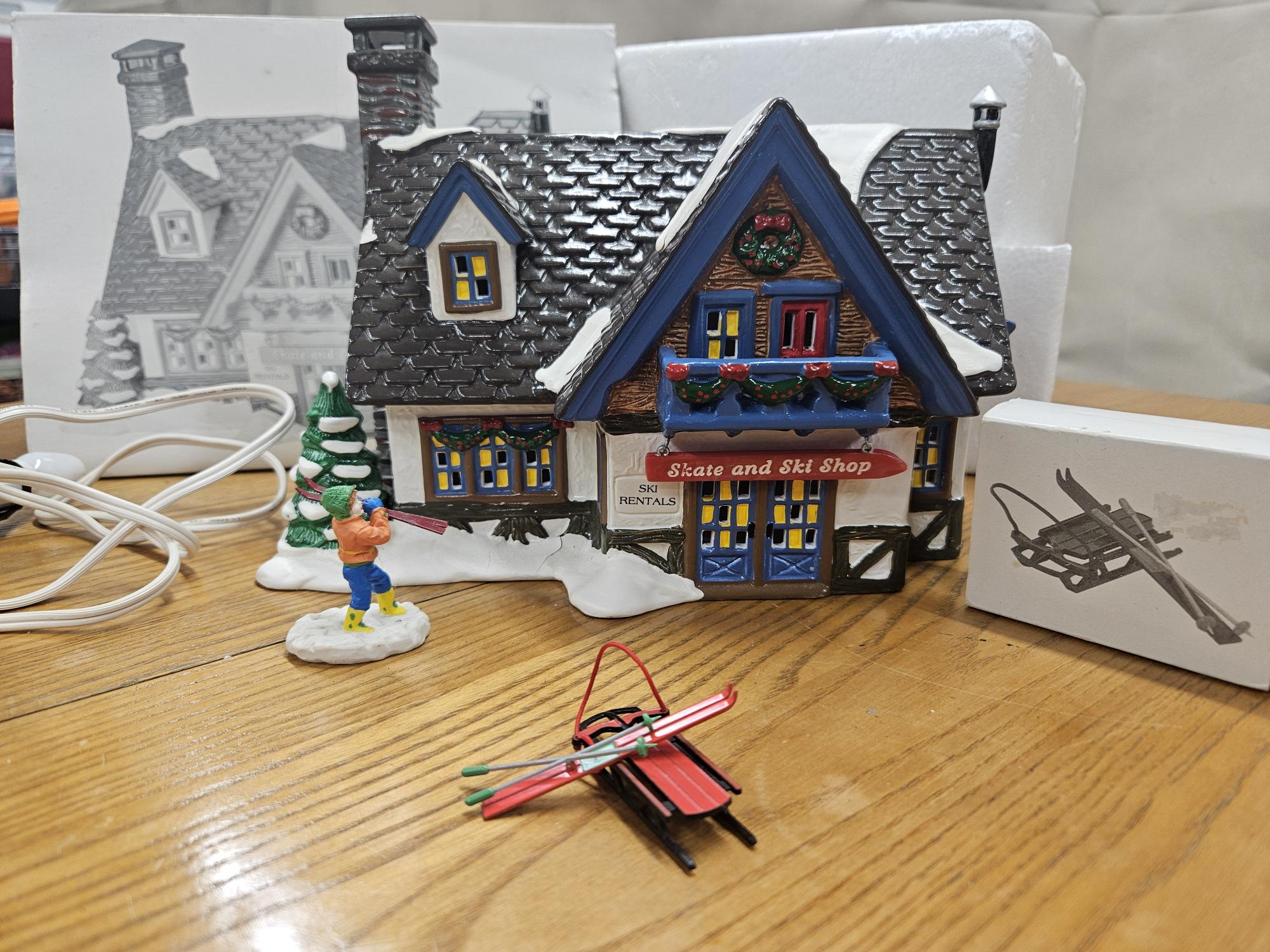 デパートメント56 Department 56 置物 805033 Department 56 Christmas Story Village Isn't It Beautiful R