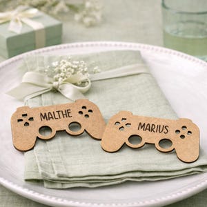 Tarjetas de ubicación para controlador, consola, archivo cortado con láser, SVG, tarjeta de mesa para jugador,