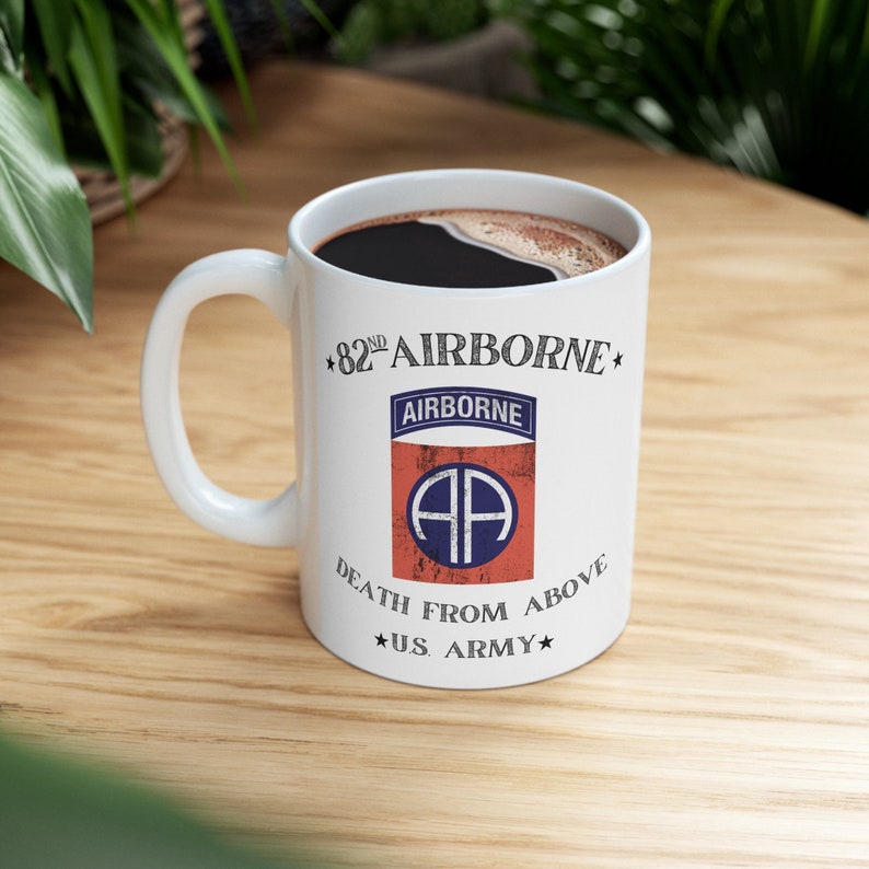 Tasse à café 82nd Airborne « Death From Above » de l'armée américaine, 11 oz et 15 oz - Sans BPA et sans plomb image 1