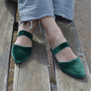 Dark Green Velvet Mules • Pointed Mules • Green Velvet flats • Green Women&#39;s mules • Stylish Velvet flats •  Genuine leather