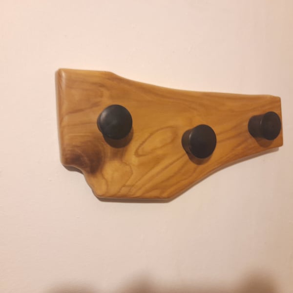 porte manteau en châtaignier rustique "live edge" et frêne teinté noir 3 patère