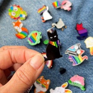 Black Cat Rainbow Pride Enamel Pin Pride Gift LGBTQ+ Lesbian Rainbow Flag Pride Ally LGBTQ Gift Enamel Heart Brooch for Hat Love Queer Badge