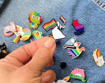 LGBTQ Ally Animal Pride Month Enamel Pin Gift LGBTQ+ Rainbow Animal Cat Pride Pin Heart Gift Enamel Brooch for Hat Love Badge Jacket Duck