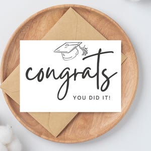 Carte de remise des diplômes imprimable. Félicitations, vous avez réussi. Carte-cadeau pour l'obtention du diplôme d'études secondaires, collégiales, universitaires.