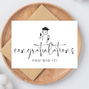 Carte de remise des diplômes imprimable. Félicitations, vous avez réussi. Carte-cadeau pour l'obtention du diplôme d'études secondaires, collégiales, universitaires. Dessinez une photo de diplômé.