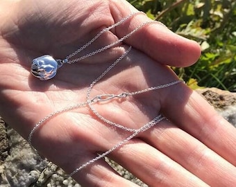 ᛜ Tiny silver locket // Acorn and oak leaf // Handmade ᛜ