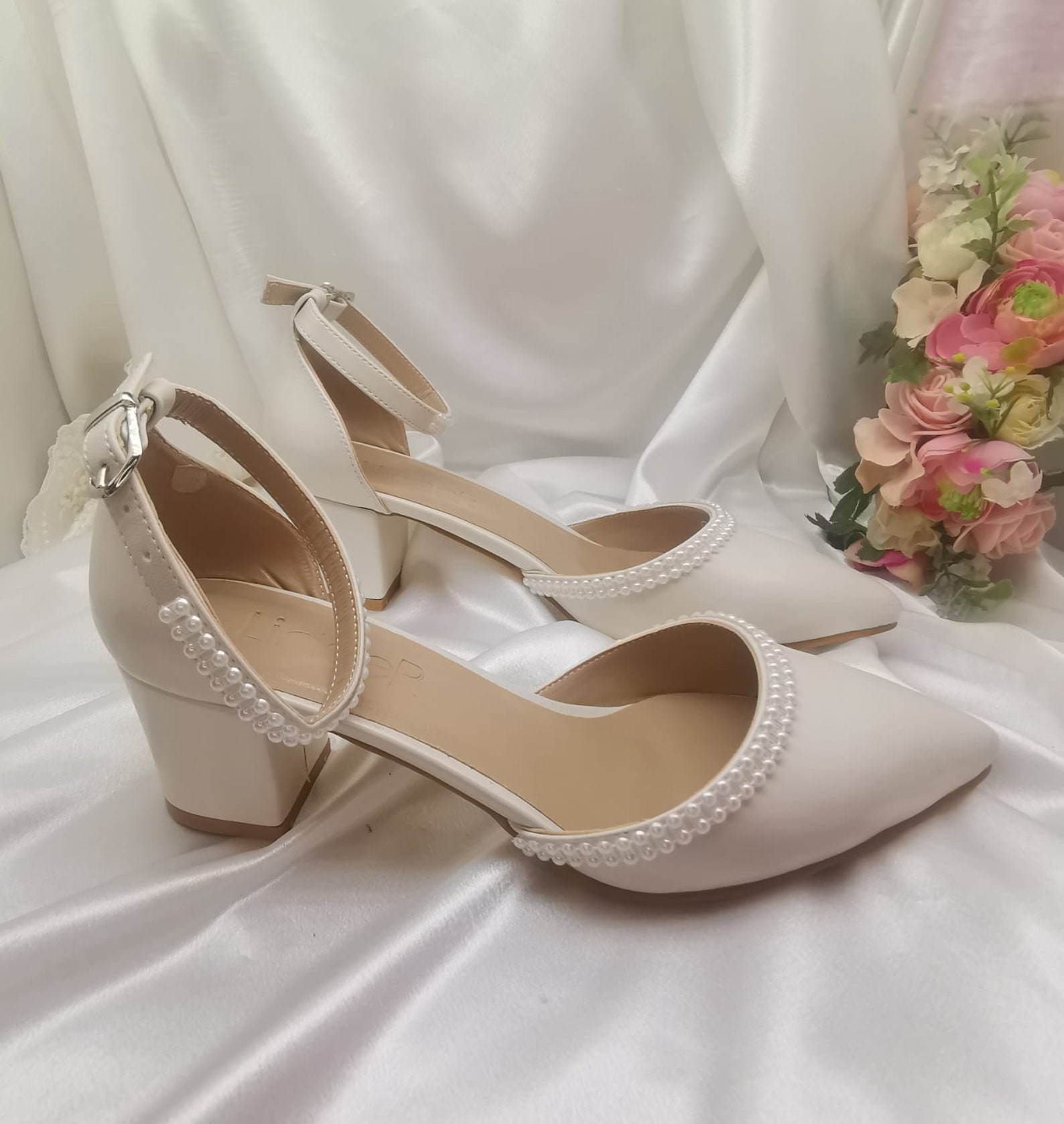 pointed toe wedding shoes