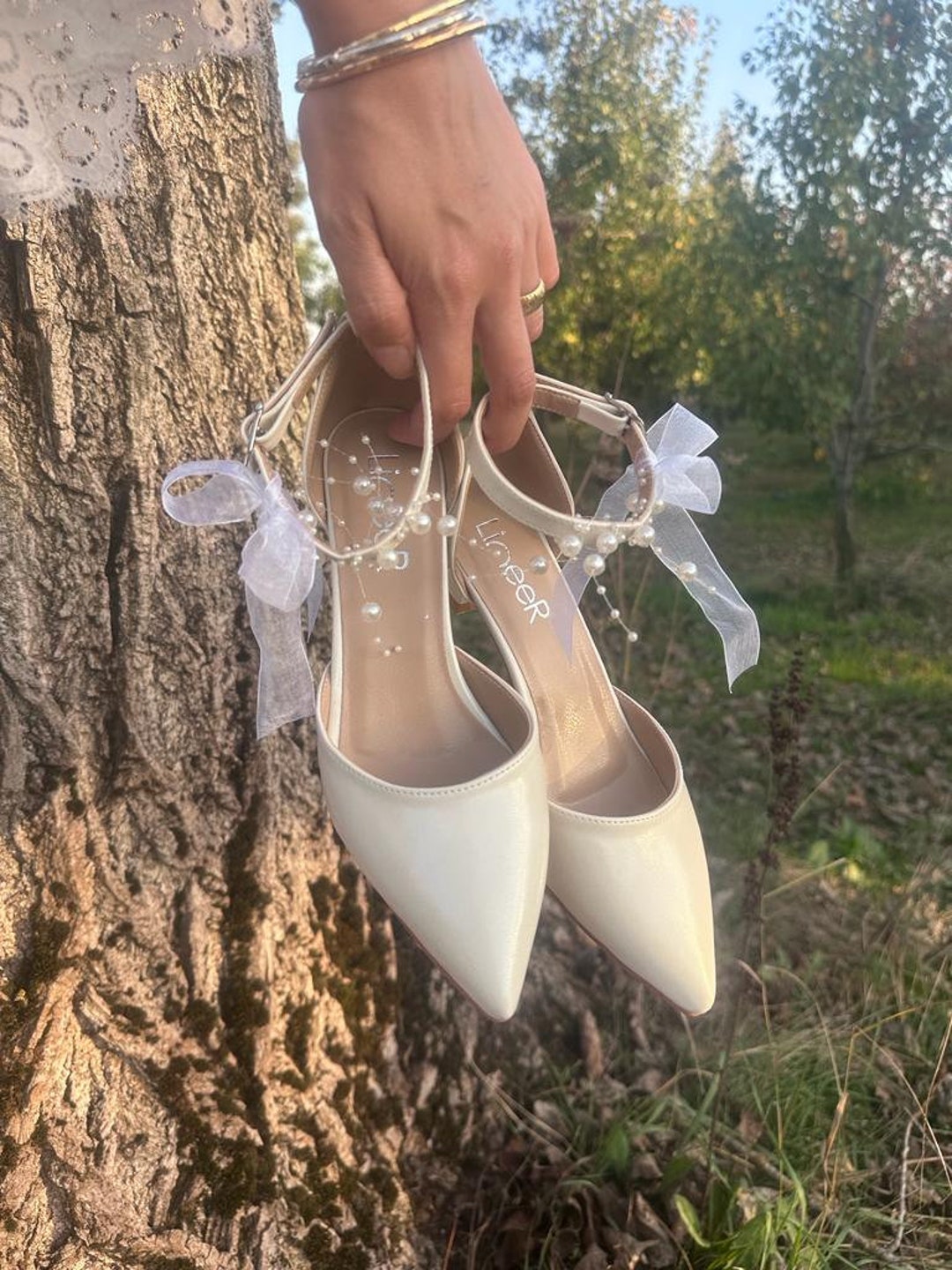 womens wedding shoes white