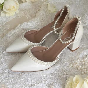 Women&#39;s pointed toe wedding shoes, Ivory white, Pearl Ankle Strap, Block Heel, Bride Shoes, Wedding Heels, Pearl Laces, Low Chunky Heel
