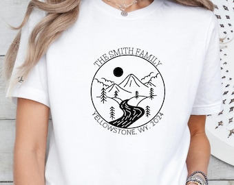 Maglietta per le vacanze in famiglia, maglietta personalizzata per viaggi su strada e campeggio, maglietta coordinata per la famiglia, maglietta da viaggio con albero di montagna, regali personalizzati per avventure all'aria aperta