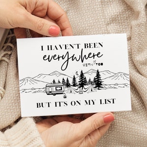 Tarjeta de cumpleaños para él o ella/ No he estado en todas partes/ Tarjeta de aventura de campamento/ Día de San Valentín/ Regalo de aniversario/ Novia, esposa, esposo, novio