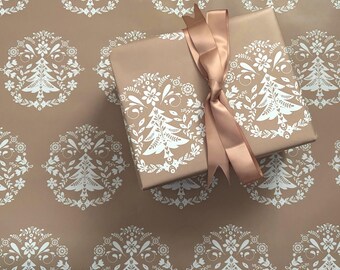 Papel de regalo navideño, diseño de árbol de Navidad de arte popular escandinavo, rollo de papel de regalo para las fiestas, papel noruego-sueco, beige y blanco